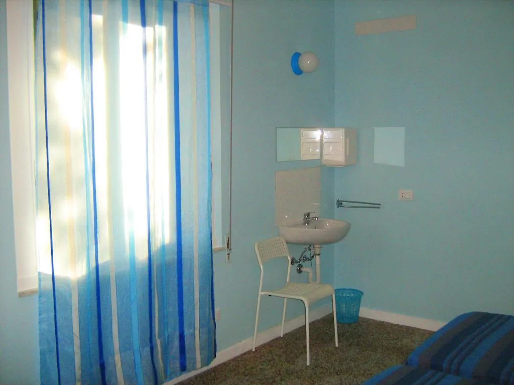 ベッド・アンド・ブレックファスト Sirenapop Concept B&B Rivazzurra Di Rimini イタリア
